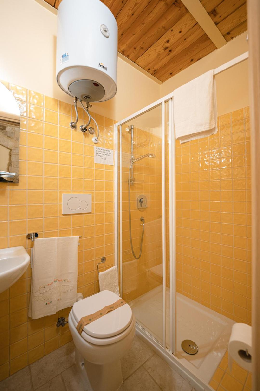 La Piccola Torre Hotel Bisceglie Ruang foto