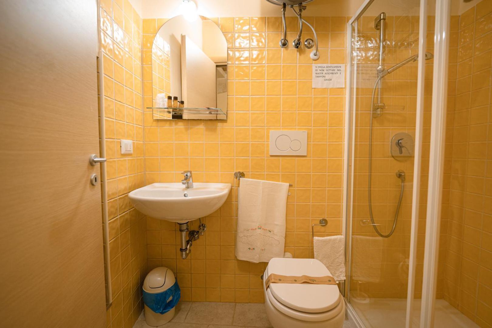 La Piccola Torre Hotel Bisceglie Ruang foto