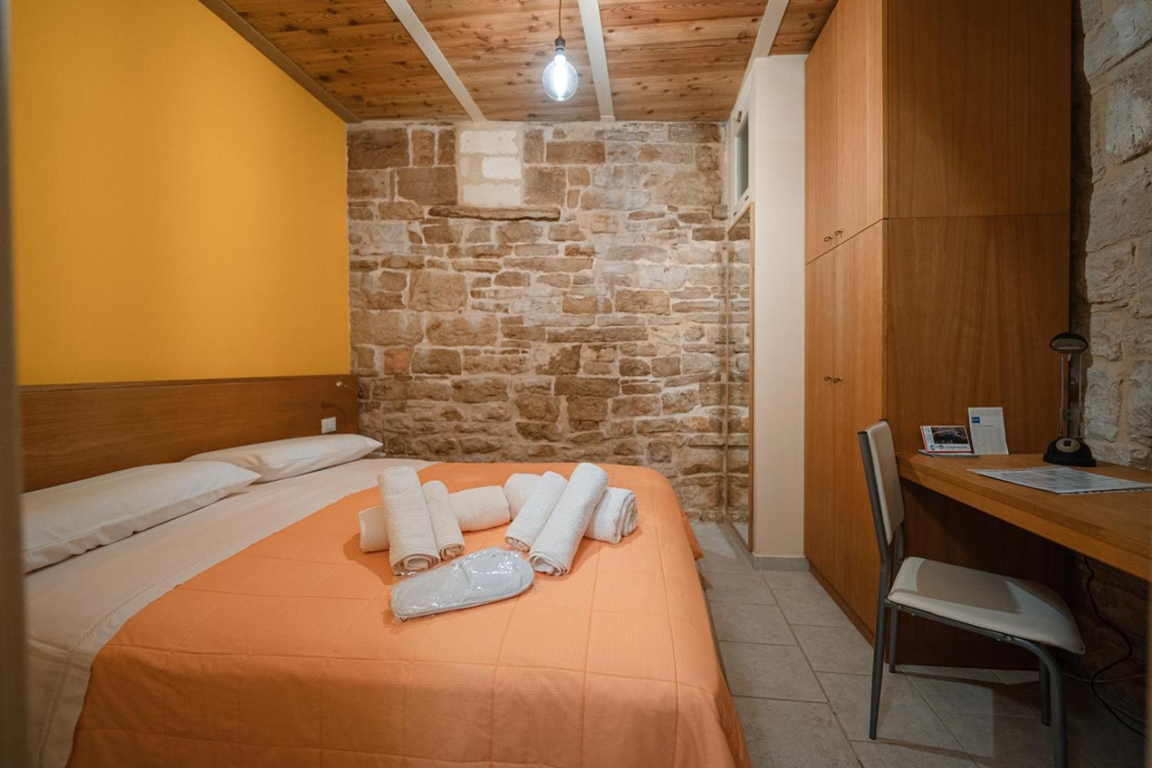 La Piccola Torre Hotel Bisceglie Bagian luar foto