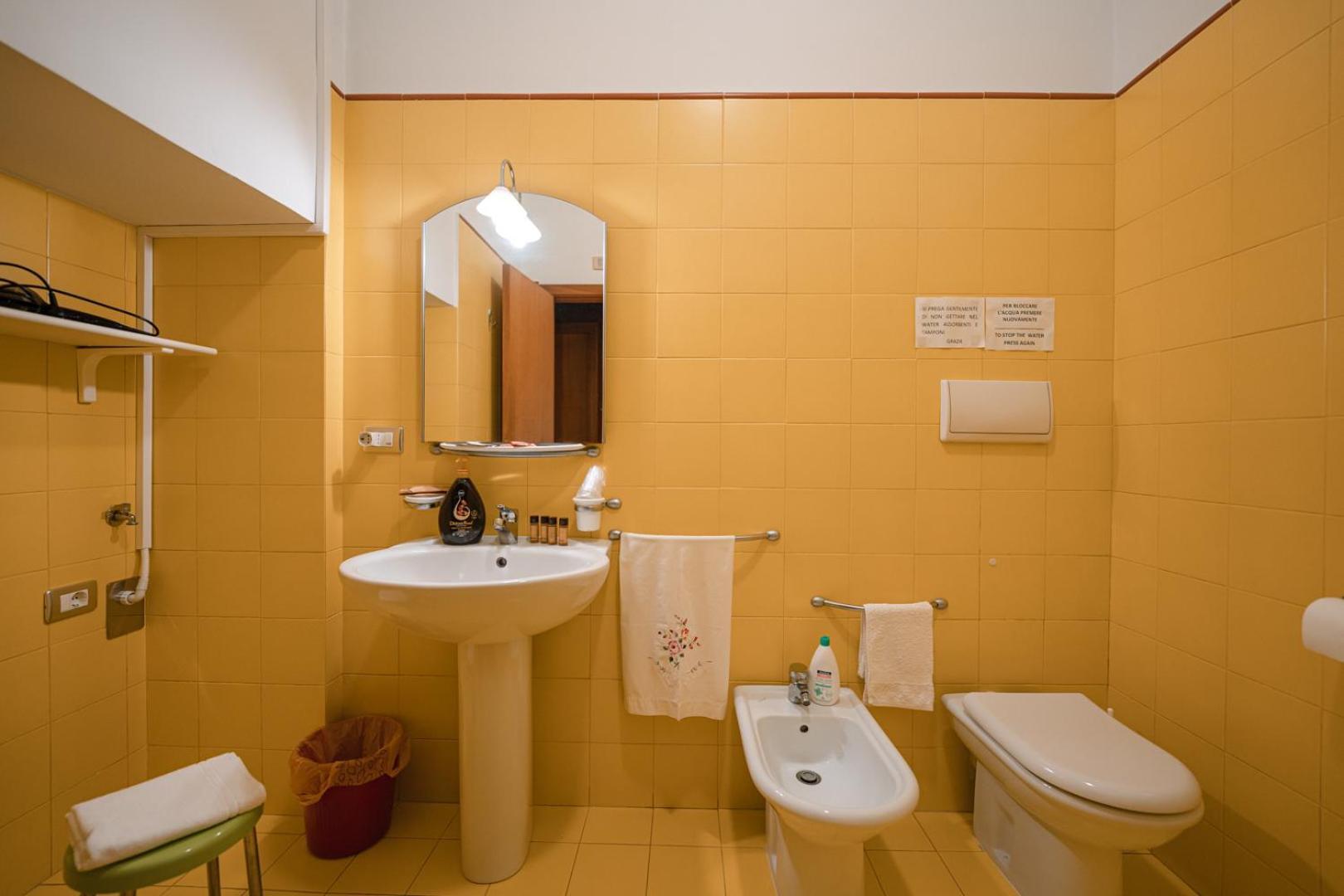 La Piccola Torre Hotel Bisceglie Bagian luar foto