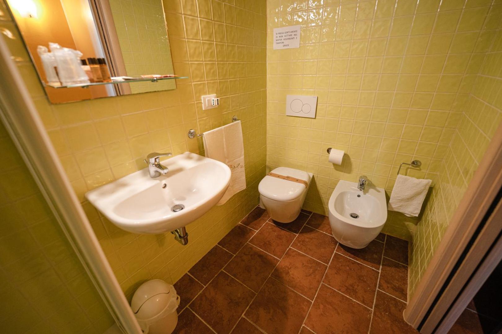 La Piccola Torre Hotel Bisceglie Bagian luar foto
